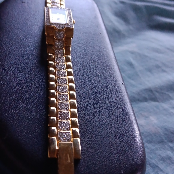 Bulova Gold Tone Dial Ladies Latest Watch - Picture 2 of 3